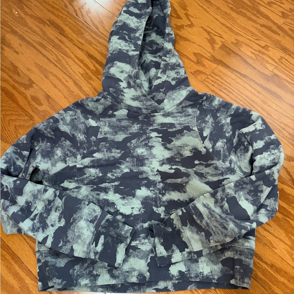 NWOT lululemon women's loungeful cropped hoodie multicolor camo pattern